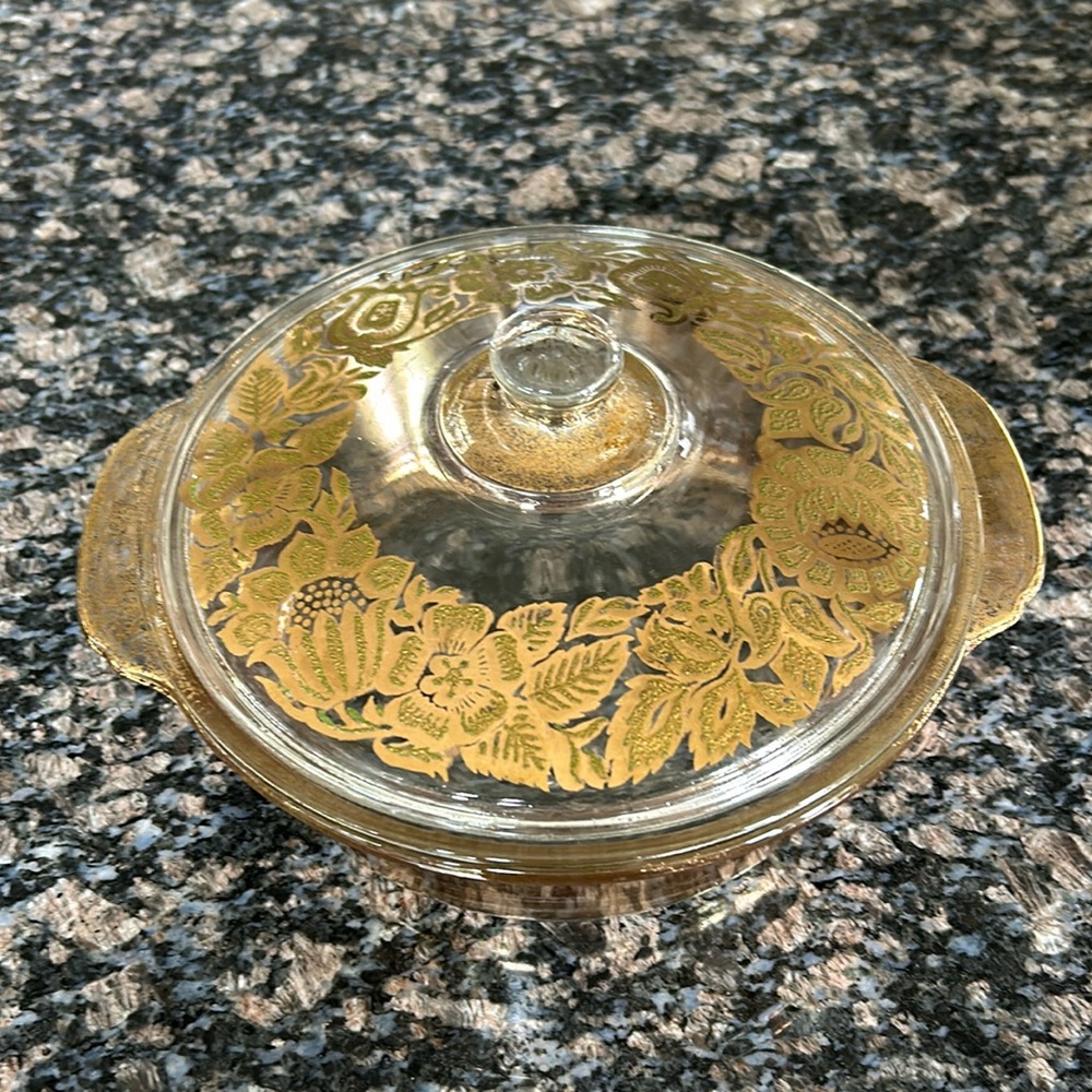 ANCHOR HOCKING FIRE KING 2QT CASSEROLE DISH W GOLD FLORAL LID